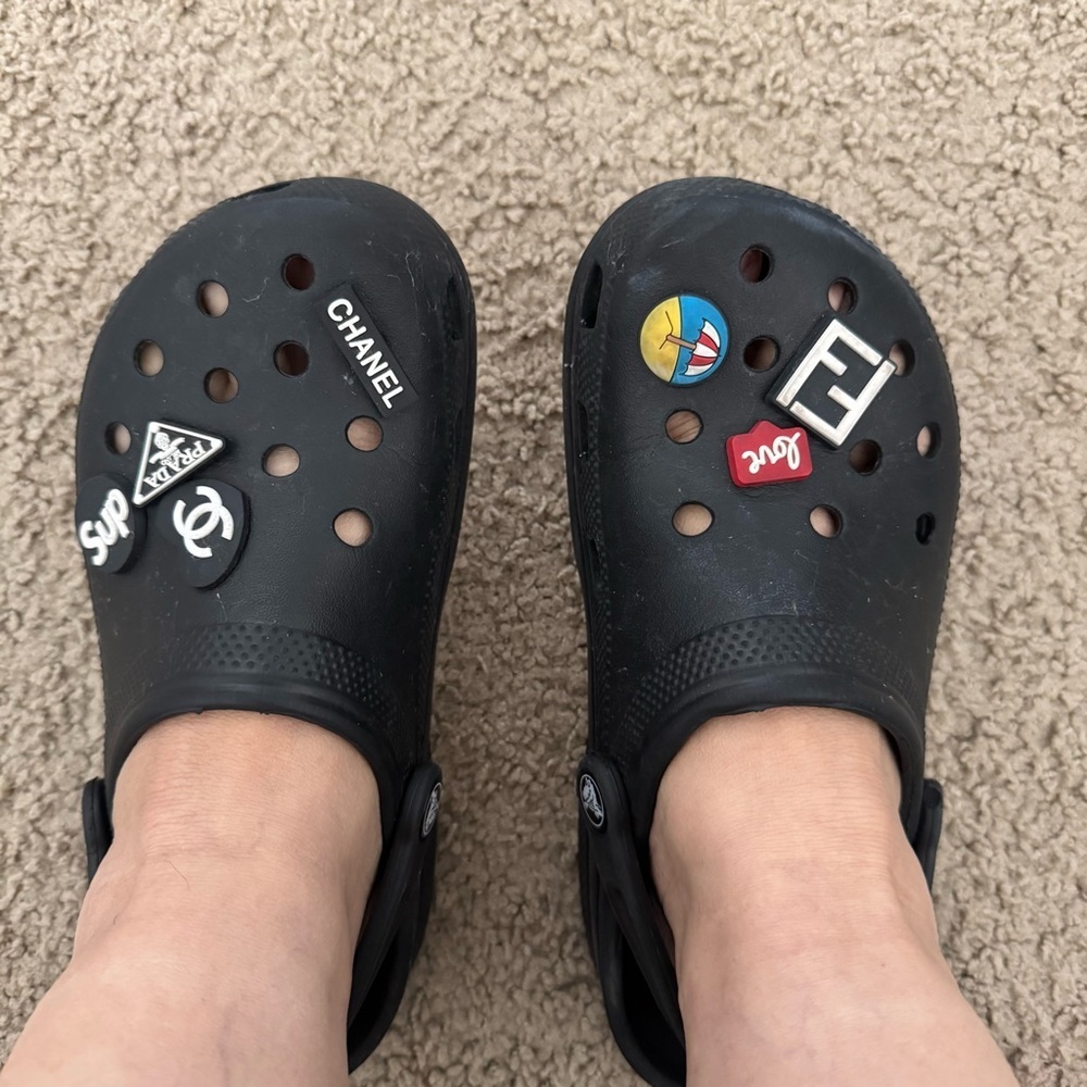 Crocs Classic Unisex Clogs Men's Women's Size J 5 Black Slip On Comfort